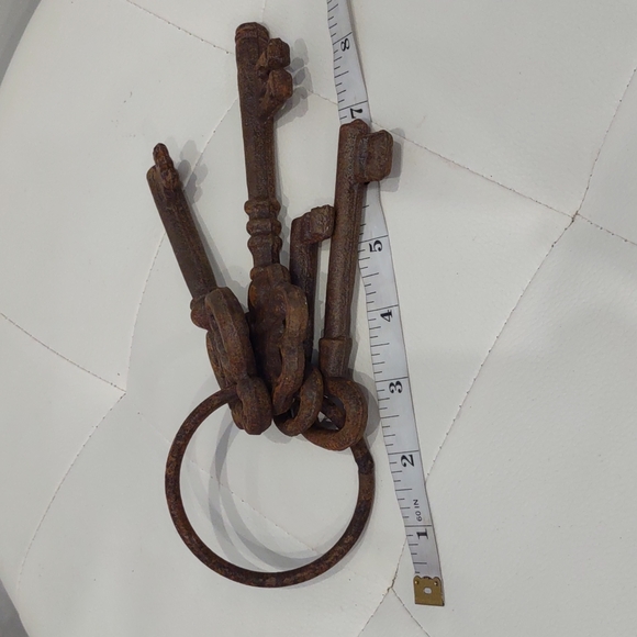 Set 4 KEYS Victorian Metal Scroll Ornate skeleton old school farmhouse Farmhouse - Picture 2 of 6